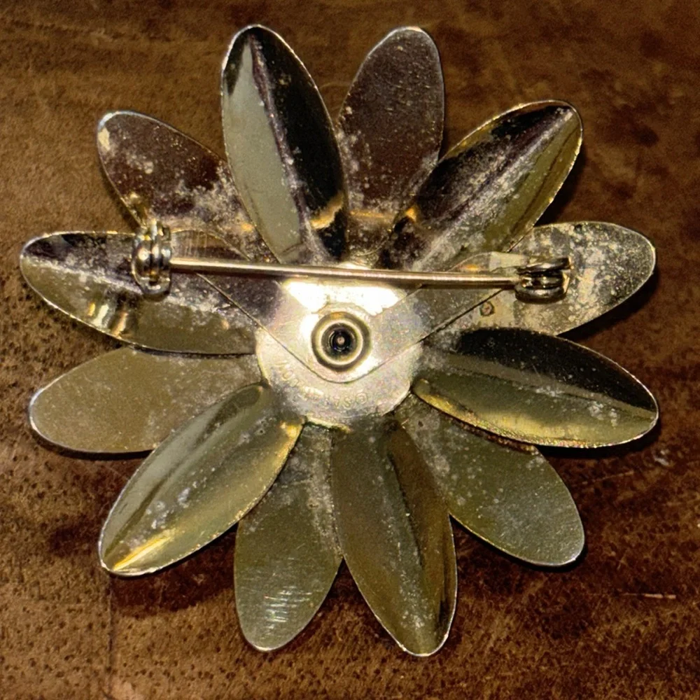 1960's Vintage Sarah Coventry Gold Tone Daisy Flower Textured Brooch/Pin